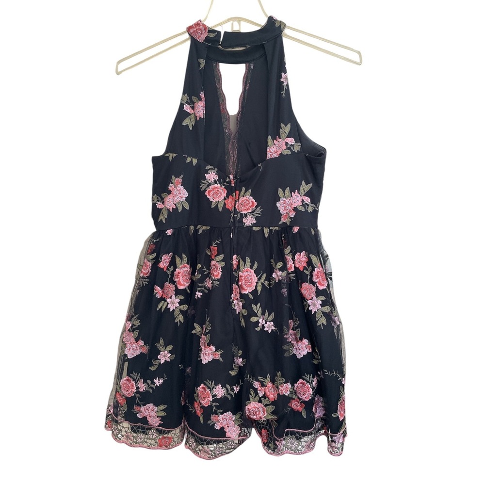 City Triangles Black and Embroidered Pink Flowers Junior Dress Size 11 Pre-Owned - Picture 8 of 10